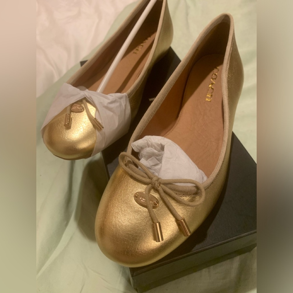 Absolutely stunning authentic brand new size 7.5 Coach gold ballet . Must have!